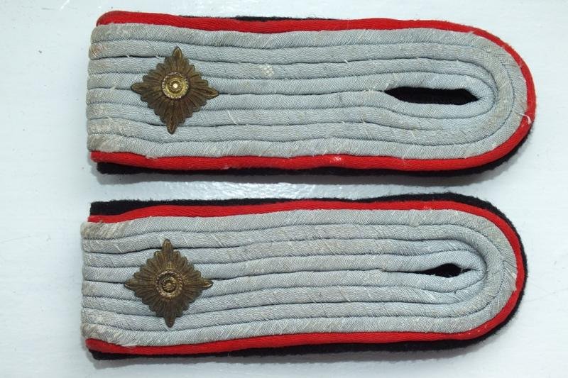 WSS SS-OBERSTURMFUHRER ARTILLERY SHOULDER BOARDS — image 2