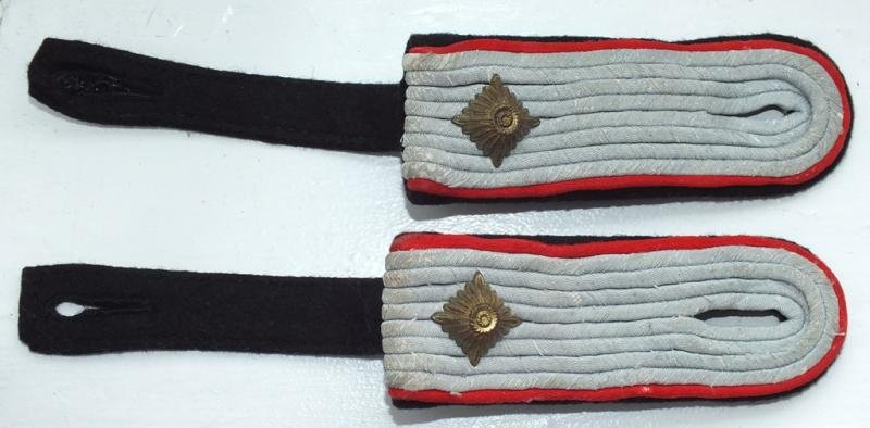 WSS SS-OBERSTURMFUHRER ARTILLERY SHOULDER BOARDS — image 3