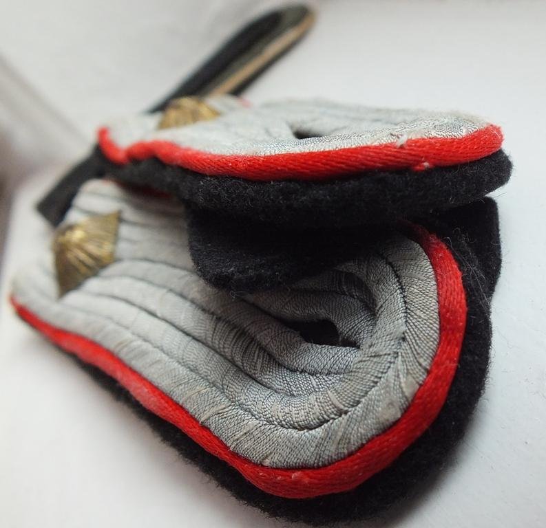 WSS SS-OBERSTURMFUHRER ARTILLERY SHOULDER BOARDS — image 6