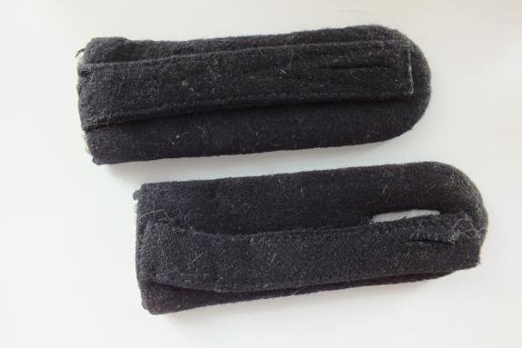 WSS-UNTERSTURMFUHRER PIONEER SHOULDER BOARDS — image 2