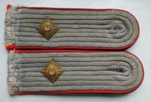 WSS OBERSTURMFUHRER ARTILLERY SHOULDER BOARDS