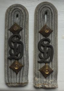 GROSS DEUTSCHLAND HAUPTMANN INFANTRY SHOULDER BOARDS