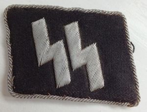 SS OFFICER COLLAR TAB
