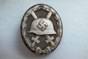 SILVER WOUND BADGE
