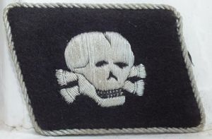 SS-TOTENKOPF HORIZONTAL OFFICER SKULL TAB