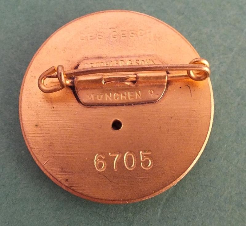 LARGE GOLD PARTY BADGE VITUALLY MINT NAMED TO GAU BADGE HOLDER — image 3