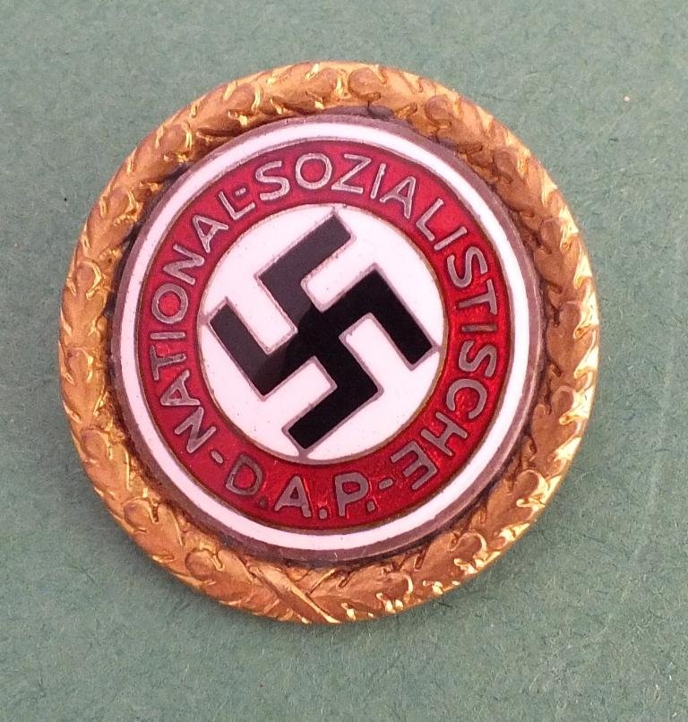 LARGE GOLD PARTY BADGE VITUALLY MINT NAMED TO GAU BADGE HOLDER — image 4