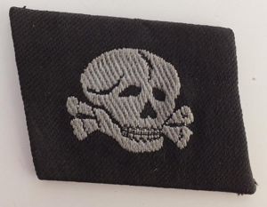 SS TOTENKOPF EM BEVO COLLAR TAB