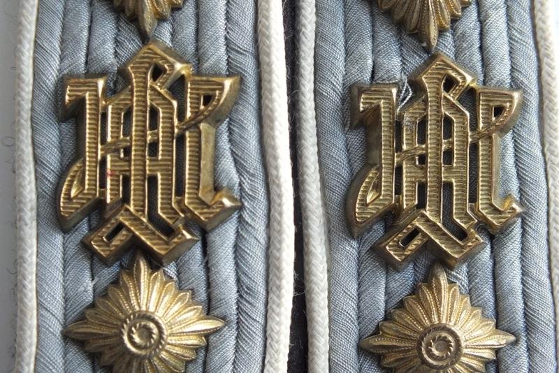 ULTIMATE SS-HAUPTSTURMFUHRER LAH INSIGNIA SET — image 3