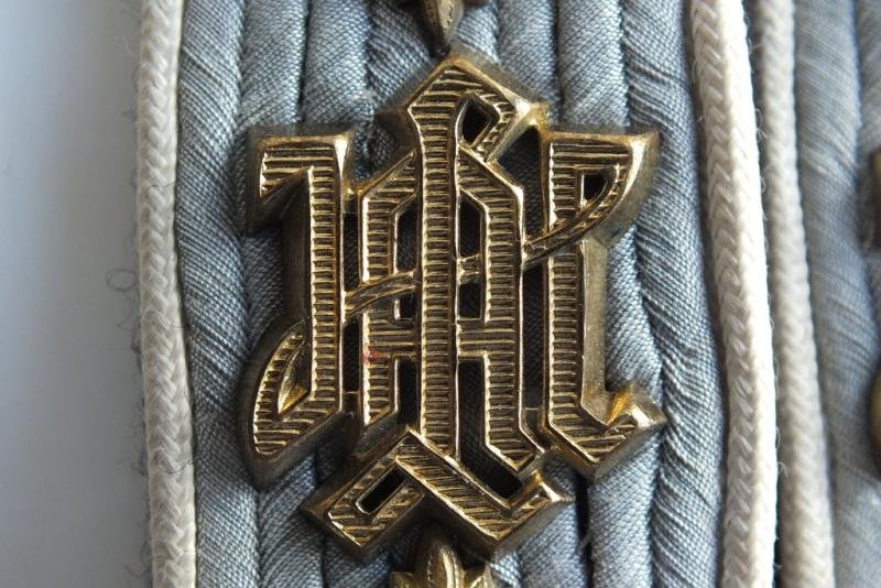 ULTIMATE SS-HAUPTSTURMFUHRER LAH INSIGNIA SET — image 4