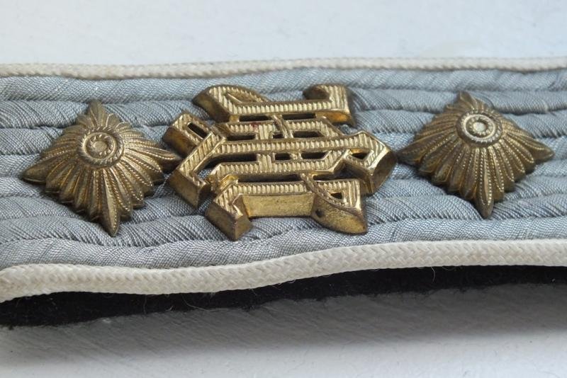 ULTIMATE SS-HAUPTSTURMFUHRER LAH INSIGNIA SET — image 9