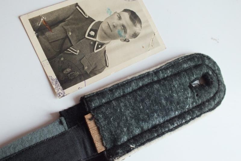 WSS TOTENKOPF SHOULDER BOARD WITH PHOTO — image 3