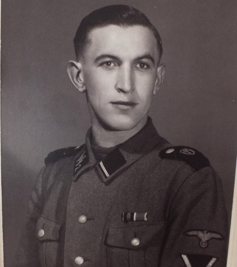 GERMANIA PORTRAIT PHOTO — image 2