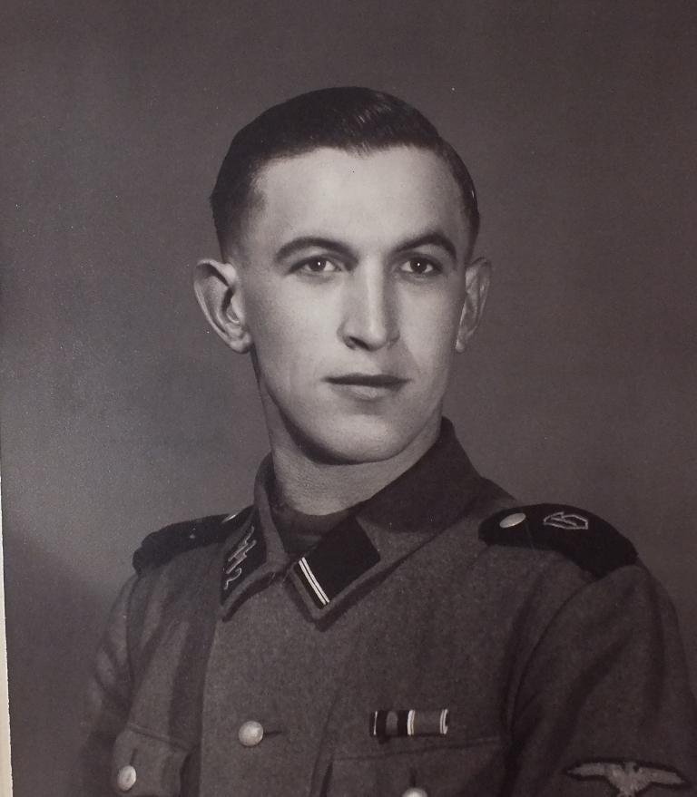 GERMANIA PORTRAIT PHOTO — image 4