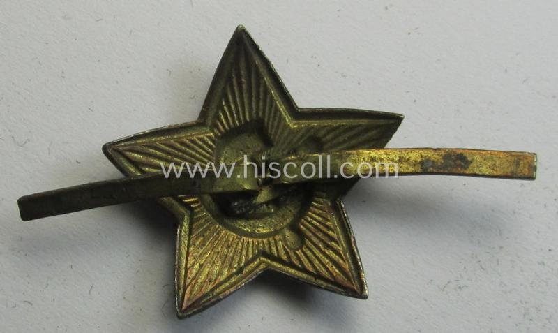 Unusal item that originated from a German soldier: a Russian, smaller-sized and/or WWII-period, enamelled star-shaped cap-badge showing the communist logo on a bright-red-coloured surface (that comes in a cap-removed condition) — image 2