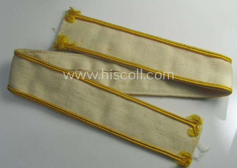 WH cuff-title (ie. 'Ärmelstreifen') entitled: 'Kreta' (being an example that bears a printed 'RbN.'-numeral) and that comes in a surely issued albeit simply never worn nor once tunic-attached, condition — image 4