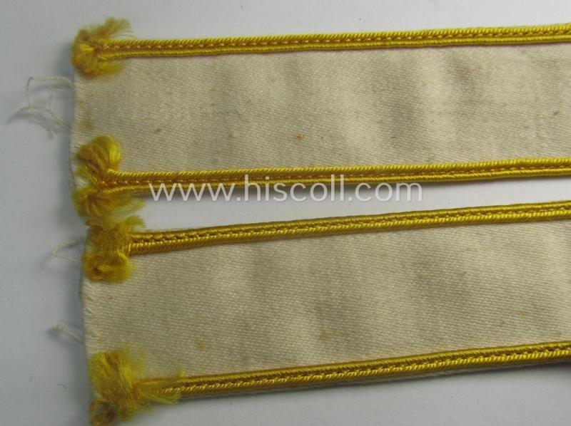 WH cuff-title (ie. 'Ärmelstreifen') entitled: 'Kreta' (being an example that bears a printed 'RbN.'-numeral) and that comes in a surely issued albeit simply never worn nor once tunic-attached, condition — image 7