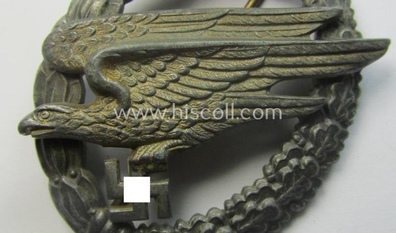Regrettably incomplete, WH (Luftwaffe) 'Fallschirmschützen-Abzeichen' (or: paratroopers-jumpbadge) being a neatly maker- (ie. 'B&N - L'-) marked- and typical zinc- (ie. 'Feinzink'-) based example by the maker: 'Berg u. Nolte' — image 2