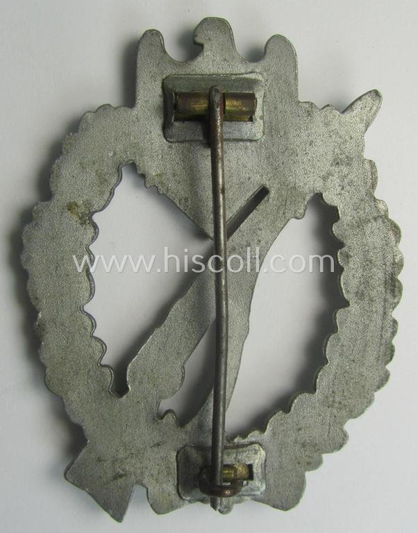 Silver-class 'Infanterie Sturmabzeichen in Silber' being a (typically) unmarked so-called: 'pillow-crimped'-pattern example as was executed in silverish-coloured, zinc-based metal (ie. 'Feinzink') — image 3