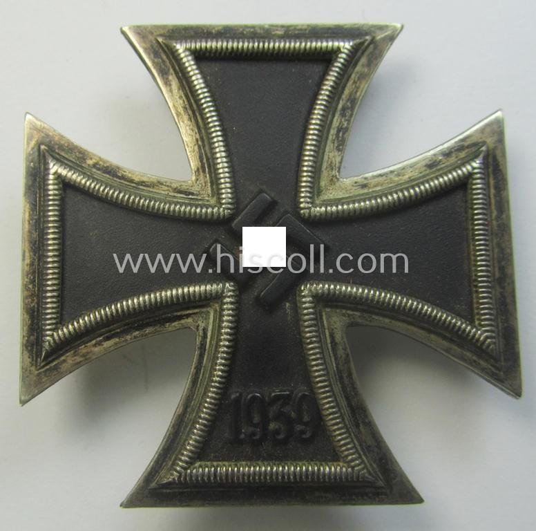 Mid-war-period, 'Eisernes Kreuz 1. Kl.' (or: Iron Cross 1st class), being a neatly maker- (ie. 'L/13'-) marked example (having a repaired catch) as was produced by the 'Hersteller' (ie. maker) 'Paul Meybauer' — image 2