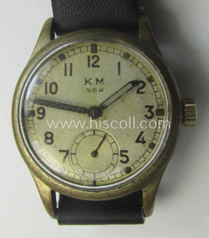 WH (Kriegsmarine) WWII-period wrist-watch (or: 'Dienstuhr') of the make: 'K.M. - 592' having a beige-white-coloured dial-plate and neatly engraved number on its back that reads: '328721' — image 2