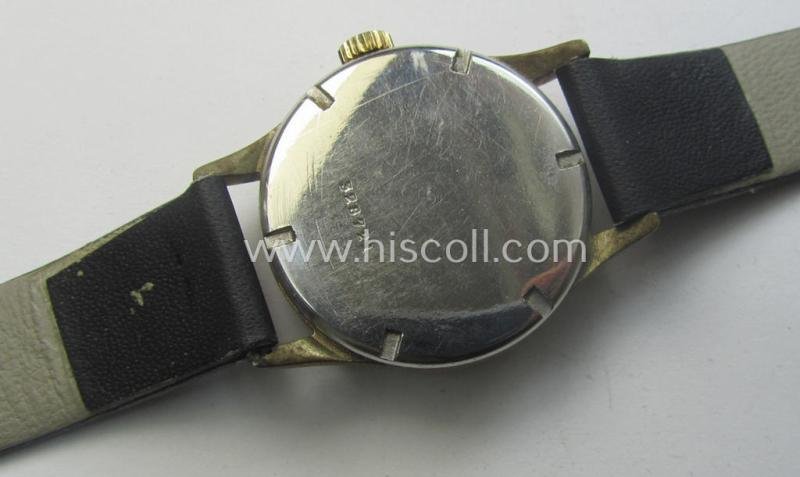 WH (Kriegsmarine) WWII-period wrist-watch (or: 'Dienstuhr') of the make: 'K.M. - 592' having a beige-white-coloured dial-plate and neatly engraved number on its back that reads: '328721' — image 3