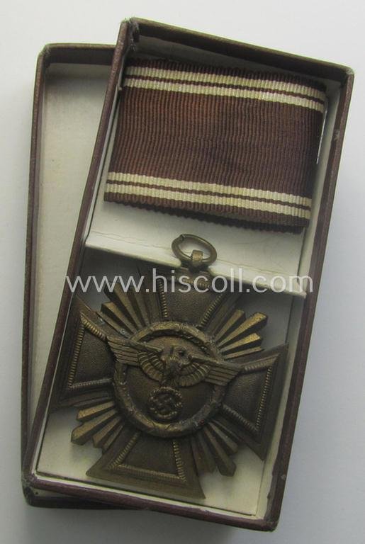 'N.S.D.A.P. D.A. in Bronze' (ie. '3. Stufe für 10 Jahre t. D.') being a non-maker-marked- (and/or 'regular-weight') example that comes stored in its typical two-pieced 'RzM M1/120'-marked etui — image 5