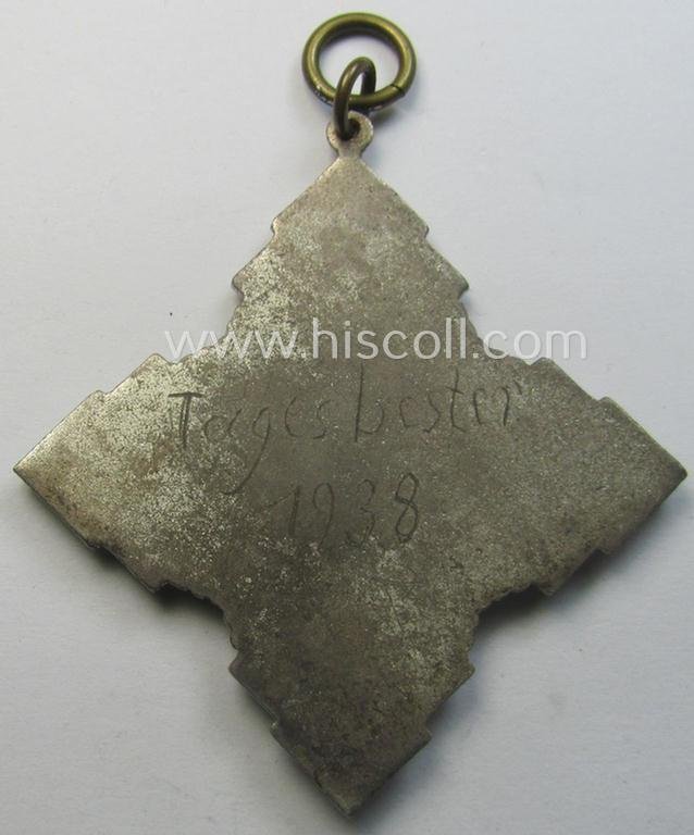 Most certainly unusually found, silver-toned (and neatly enamelled!) commemorative shooting-contest-medal that shows the period-engraved text: 'Tagesbester 1938' — image 3