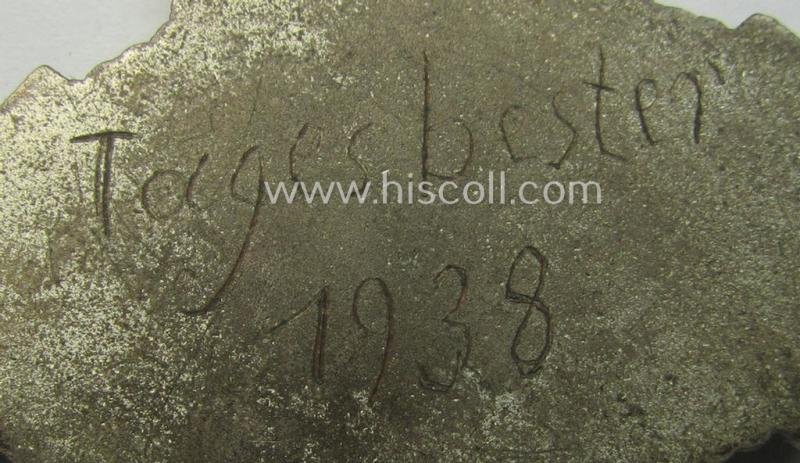 Most certainly unusually found, silver-toned (and neatly enamelled!) commemorative shooting-contest-medal that shows the period-engraved text: 'Tagesbester 1938' — image 4