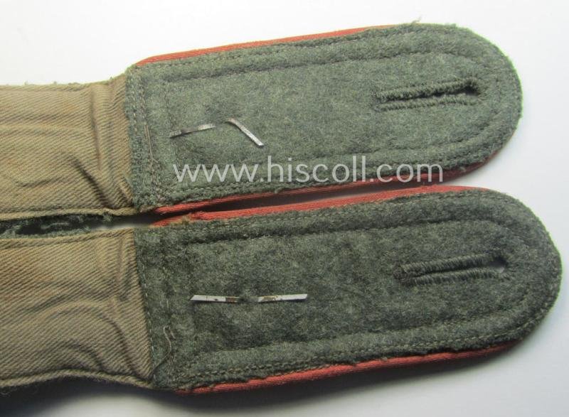 Pair of WH (Heeres) 'M41 o. M43'-pattern, NCO-type shoulderstraps as piped in the bright-pink-coloured branchcolour as was intended for a: 'Feldwebel einer Panzerjäger-Abtgs.' — image 4