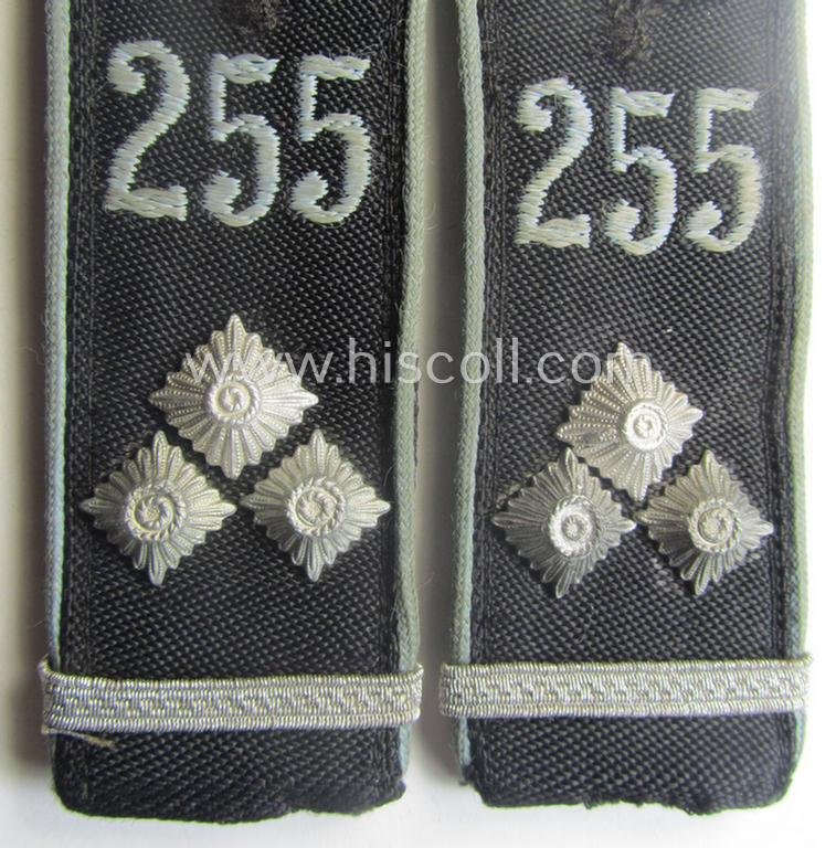 Moderately used pair of: 'Flieger-HJ' (ie. flight 'Hitlerjugend'-) shoulderstraps as was intended for usage by an: 'HJ-Obergefolgschatsführer' who was attached to the: 'Bann 255' (Bann 255 = 'Bann Helmstedt') — image 2