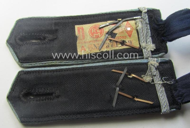 Moderately used pair of: 'Flieger-HJ' (ie. flight 'Hitlerjugend'-) shoulderstraps as was intended for usage by an: 'HJ-Obergefolgschatsführer' who was attached to the: 'Bann 255' (Bann 255 = 'Bann Helmstedt') — image 4