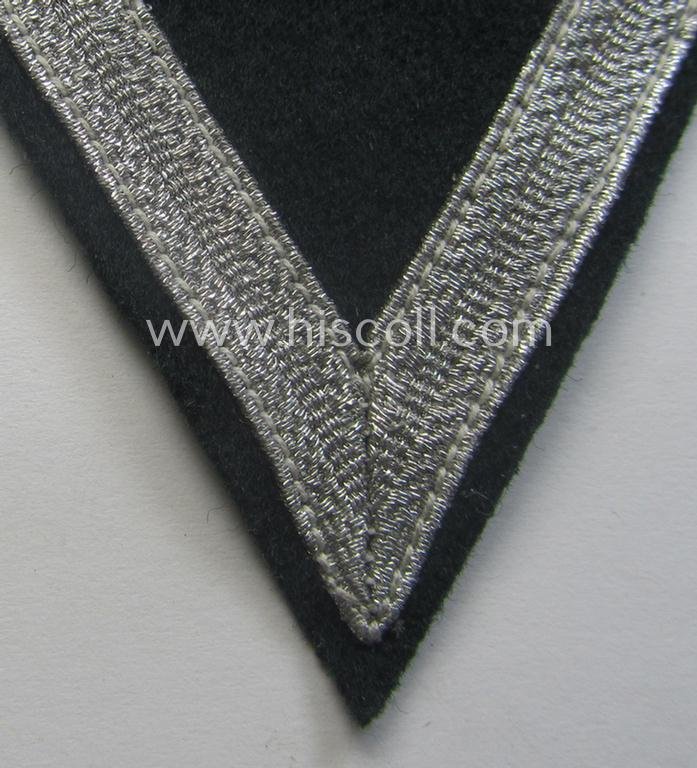 WH (Heeres) 'Armwinkel' (or: arm-chevron) as executed on typical darker-green-coloured wool as was specifically intended for usage by a soldier with the rank of: 'Gefreiter' — image 2