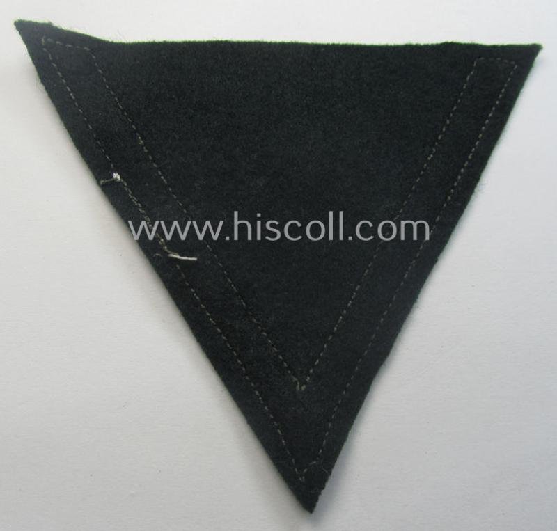 WH (Heeres) 'Armwinkel' (or: arm-chevron) as executed on typical darker-green-coloured wool as was specifically intended for usage by a soldier with the rank of: 'Gefreiter' — image 3