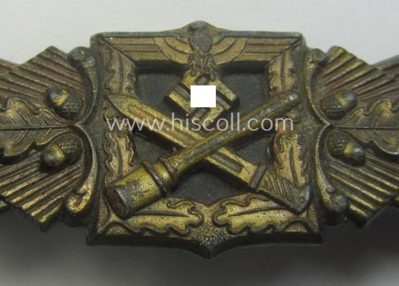 'Nahkampfspange in Bronze' (or: bronze-class close-combat clasp ie. CCC) being a maker- (ie. 'F.&B.-L.'-) marked- and/or minimally converse-shaped specimen as was produced by the maker- (ie. 'Hersteller') 'Funcke u. Brüninghaus' — image 2