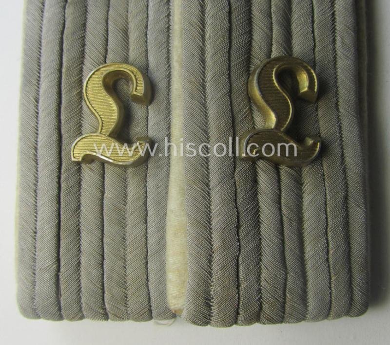 Fully matching - and/or scarcely encountered! - pair of WH (Heeres), neatly 'cyphered', officers'-type shoulderboards as was intended for a: 'Leutnant eines Infanterie-Lehr-Abts. o. Rgts.' — image 2
