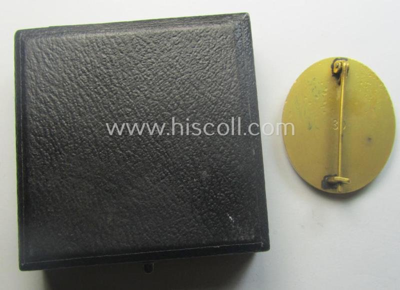 'Verwundeten-Abzeichen in Gold' being a maker- (ie. '30'-) marked- and typical 'Buntmetall'-based example that comes stored in period etui as issued — image 7