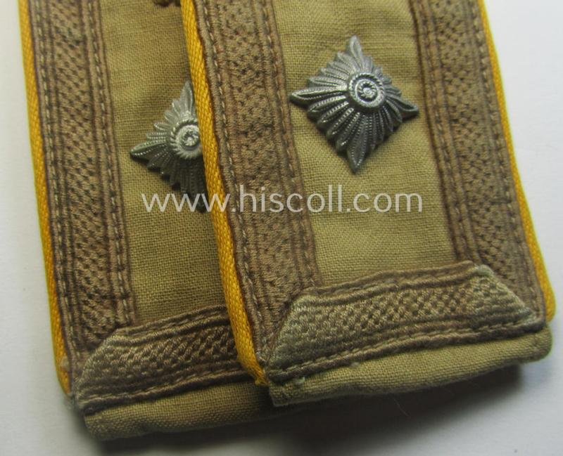 Pair of WH (Luftwaffe) 'tropical-styled', NCO-type shoulderstraps (as was specifically for usage on the tropical-shirts ie. tunics) as was intended for usage by a: 'Feldwebel der Flieger- o. Fallschirm-Trpn.' — image 2