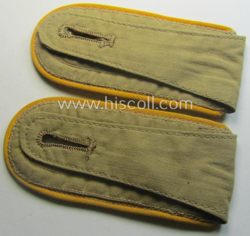 Pair of WH (Luftwaffe) 'tropical-styled', NCO-type shoulderstraps (as was specifically for usage on the tropical-shirts ie. tunics) as was intended for usage by a: 'Feldwebel der Flieger- o. Fallschirm-Trpn.' — image 3