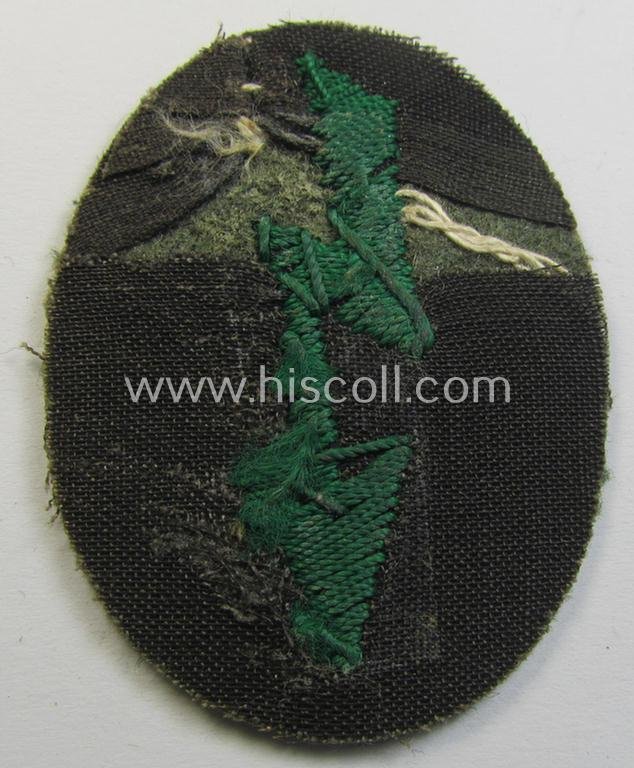 WH (Heeres) trade- and/or special-career-insignia ie. hand-embroidered 'signal-blitz' being a non-maker-marked example as executed in green-coloured linnen as was specifically intended for a soldier within the: 'Jäger- o. Geb.Jäger-Trpn.' — image 2