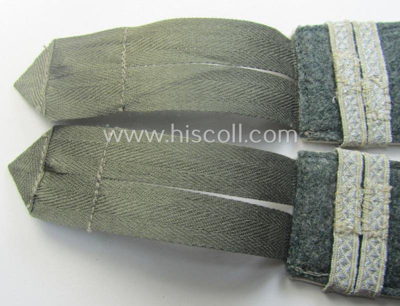 Hardly worn - fully matching and scarcely encountered! - pair of WH (Heeres) later-war period- (ie. 'simplified'- ie. 'M44- o. M45'-pattern) EM-type shoulderstraps as intended for a: 'Soldat u. Offiz.-Anwärter der Infanterie-Trpn.' — image 5