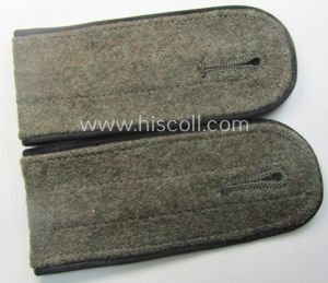 Pair of later-war-period, so-called: 'M44'-pattern, 'simplified' WH (Heeres) EM-type shoulderstraps: …