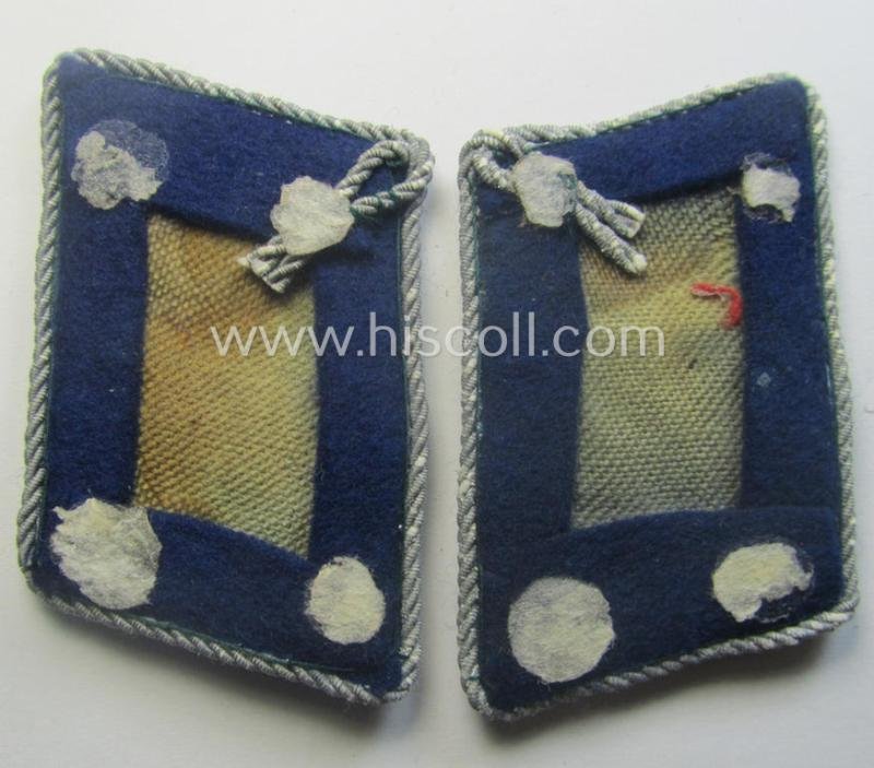 Pair of WH (Luftwaffe) officers'-type collar-patches (ie. 'Kragenspiegel für Offiziere') as executed in darker-blue-coloured wool as was intended for usage by a: 'Leutnant o. Arzt der der Sanitäts-Trpn.' — image 3