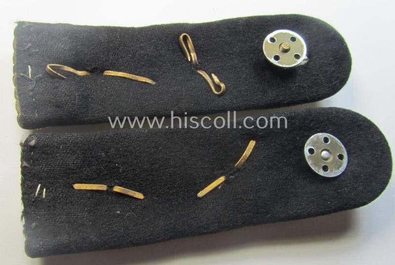 Pair of WH (KM) officers'-type shoulderboards: 'Kapitänleutnant der Kriegsmarine' — image 4