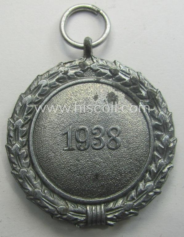 'Luftschutz-Ehrenzeichen 2. Stufe' being a maker- (ie. '10'-) marked example, as executed in zinc-based metal (ie. 'Feinzink') and that comes stored in its (scarcely seen!) 'Zellstoff'-based pouch by the maker: 'Katz u. Deyhle' — image 3