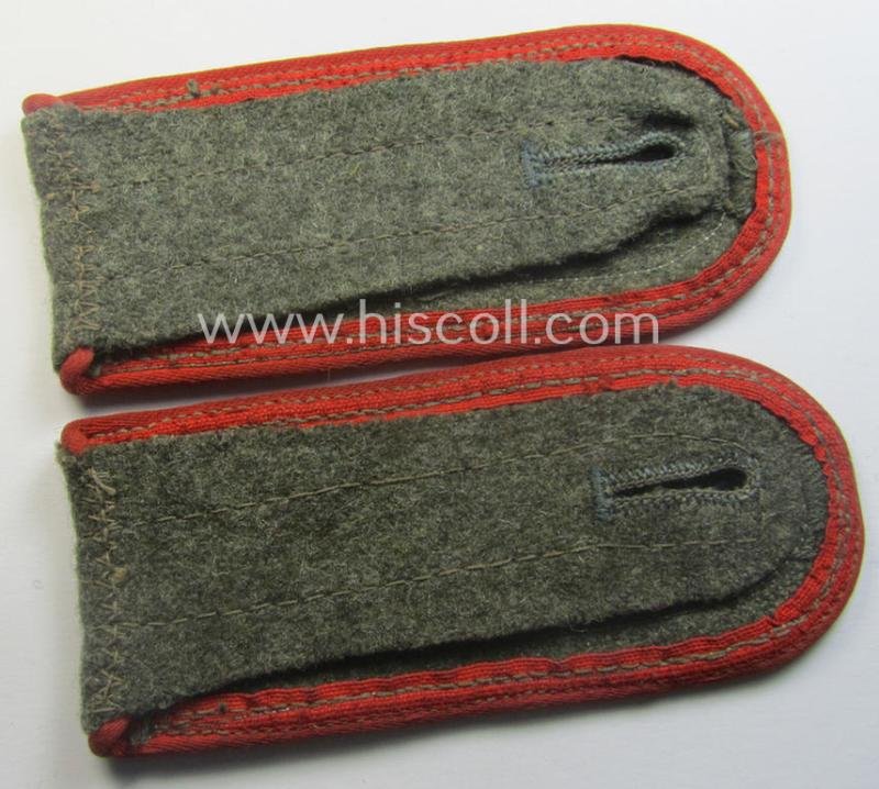 Typical later-war-period - and fully matching! - pair of so-called: 'M44'-pattern, simplified WH (Heeres) NCO-type shoulderstraps: 'Unteroffizier eines (Sturm)Artillerie-Rgts. o. Abtlgs.' — image 3