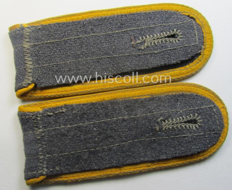 Pair of later-war-period, so-called: 'M44'-pattern, simplified WH (Luftwaffe) EM-type shoulderstraps as was intended for usage by a: 'Soldat der Flieger o. Fallschirm-Trpn.' — image 3