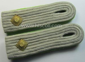 Pair of WH (Heeres) officers'-type shoulderboards: 'Oberleutnant eines Panzer-Grenadier-Rgts.'