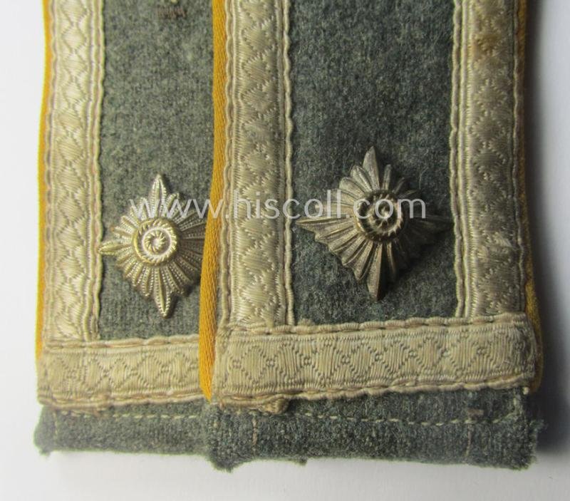 Truly used- and/or worn, pair of WH (Heeres) so-called: 'M40 o. M43'-pattern, NCO-type shoulderstraps: 'Feldwebel der Kav./Reiter- o. Aufklärungs-Trpn.' — image 2