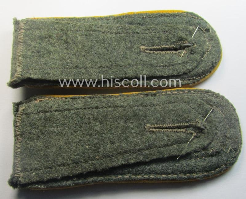Truly used- and/or worn, pair of WH (Heeres) so-called: 'M40 o. M43'-pattern, NCO-type shoulderstraps: 'Feldwebel der Kav./Reiter- o. Aufklärungs-Trpn.' — image 3